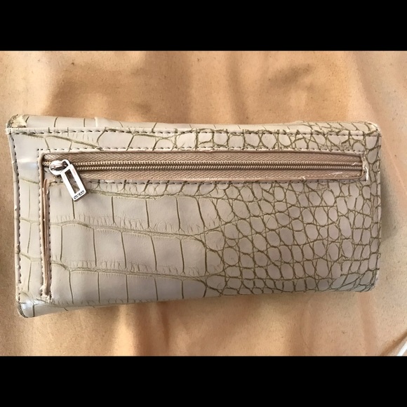 Guess wallet - Picture 2 of 7